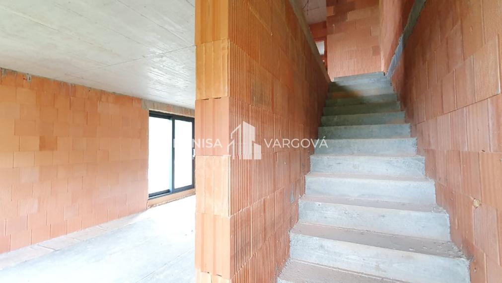 Na predaj novostavba slnečného RD v BB - obec Malachov