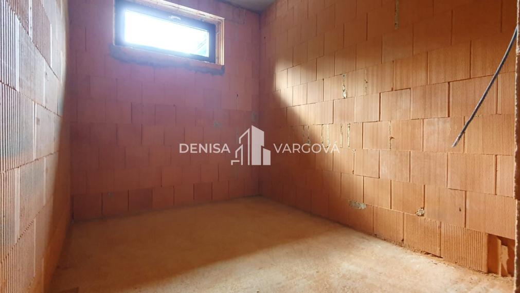 Na predaj novostavba slnečného RD v BB - obec Malachov