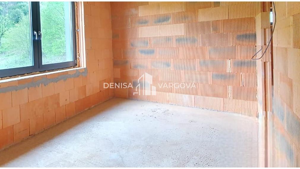 Na predaj novostavba slnečného RD v BB - obec Malachov