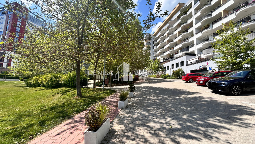 Prenájom: TOP bývanie, 2i byt na Belvederi, BB - 66,85m² s loggiou a garážovým státím