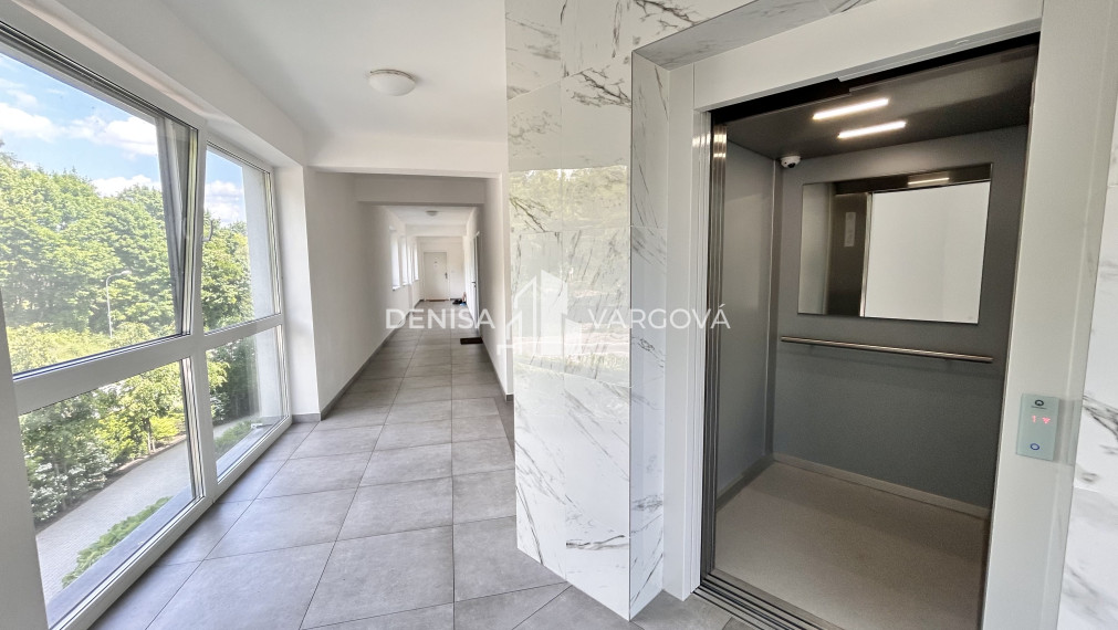 Prenájom: TOP bývanie, 2i byt na Belvederi, BB - 66,85m² s loggiou a garážovým státím