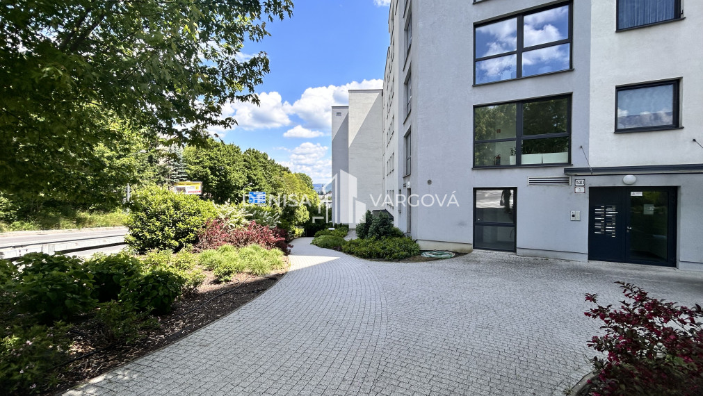 Prenájom: TOP bývanie, 2i byt na Belvederi, BB - 66,85m² s loggiou a garážovým státím