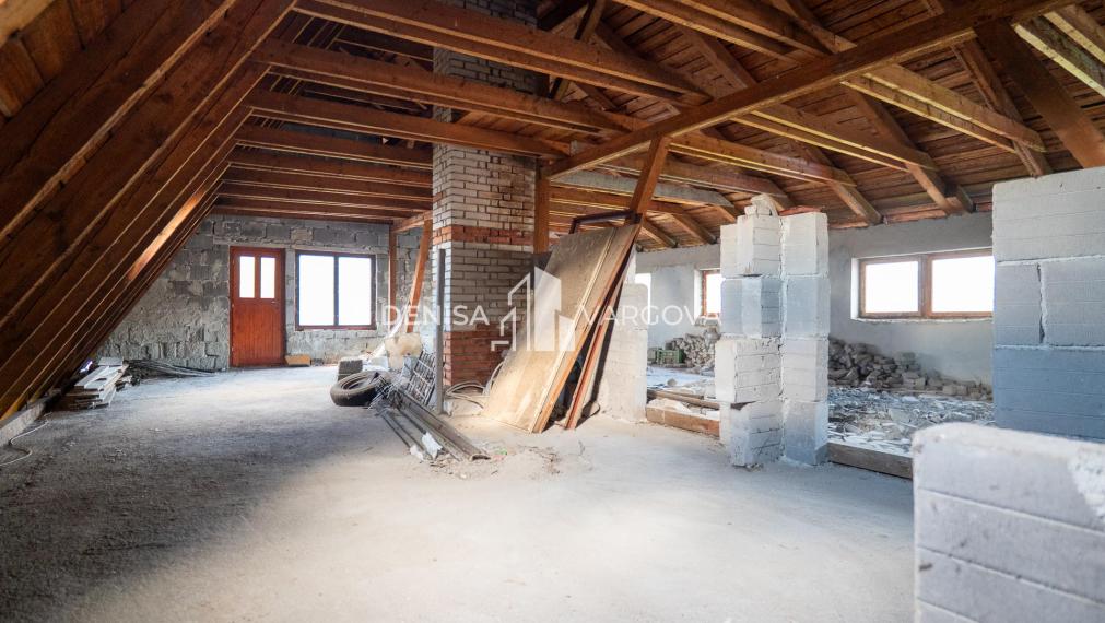 Polyfunkčná budova s podkrovím, na bývanie aj podnikanie