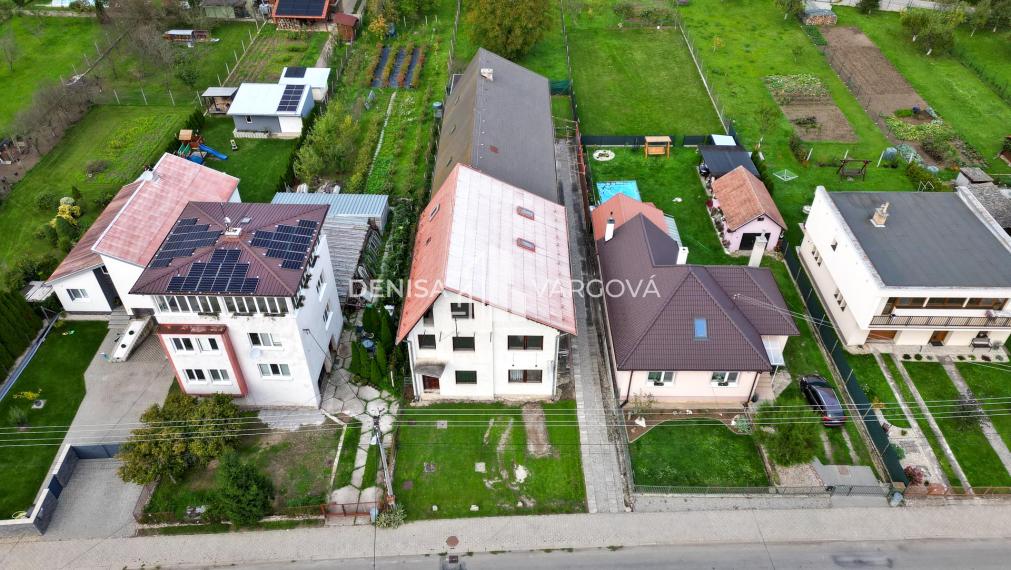Polyfunkčná budova s podkrovím, na bývanie aj podnikanie