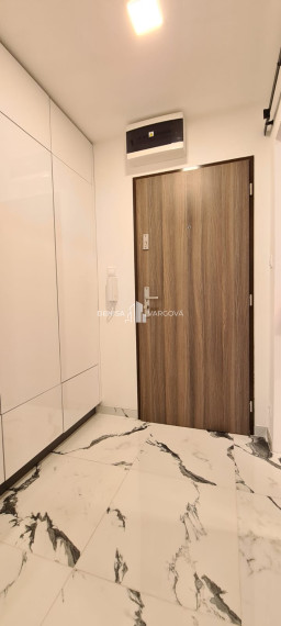 Zrekonštruovaný 1i byt typu ,,bauring“ na prenájom. - Moskovská ul., BB