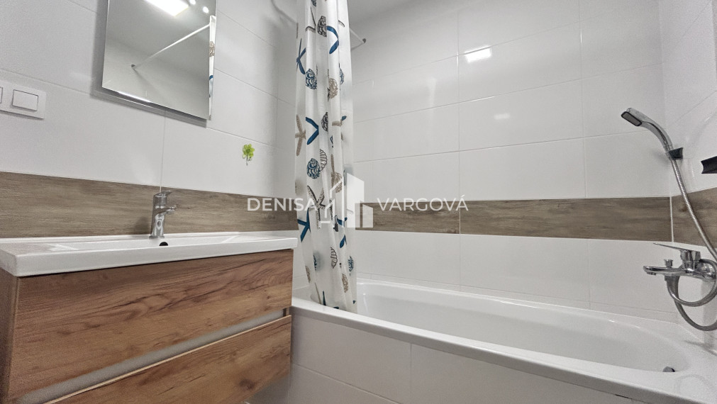 Priestranný, rekonštruovaný 3i byt, Ružová ul.BB