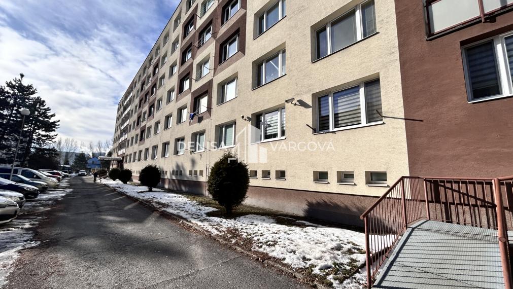 REZERVOVANÉ - Ponúkam na predaj  1-izbový byt s rozlohou 35,19m², Podháj