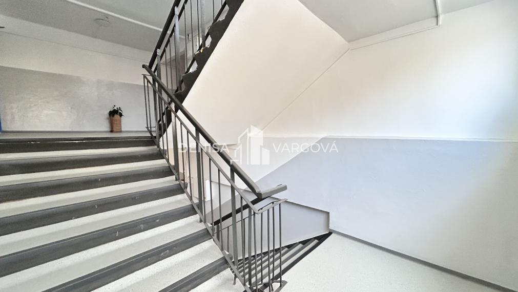 REZERVOVANÉ - Ponúkam na predaj  1-izbový byt s rozlohou 35,19m², Podháj