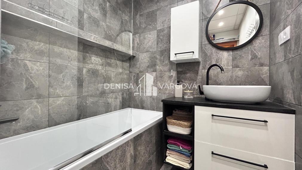 Veľký 2i byt s rozlohou  64,8 m² s potenciálom 3i, Radvaň