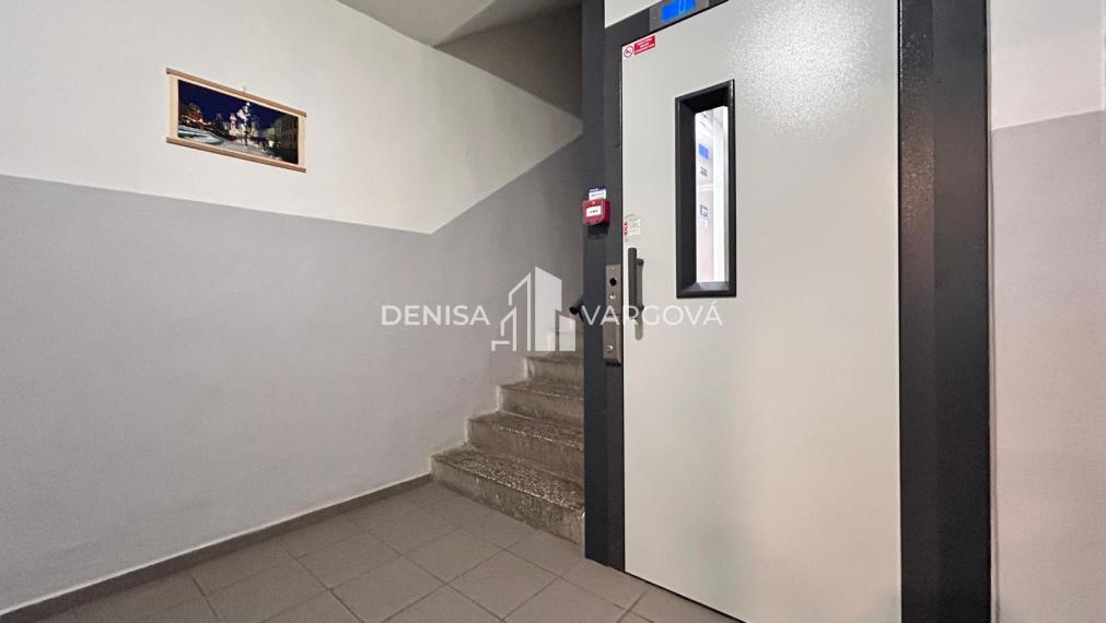 Veľký 2i byt s rozlohou  64,8 m² s potenciálom 3i, Radvaň