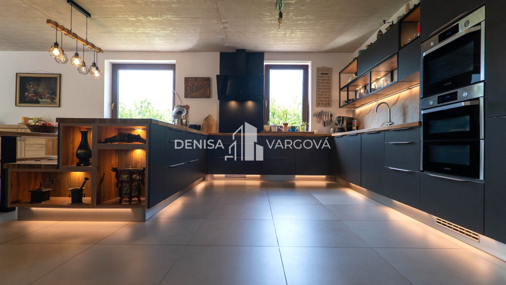 Exkluzívne rodinné sídlo s panoramatickým výhľadom - Topoľčianky