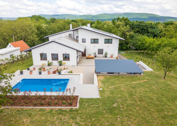 Exkluzívne rodinné sídlo s panoramatickým výhľadom - Topoľčianky