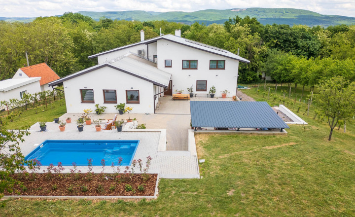 Exkluzívne rodinné sídlo s panoramatickým výhľadom - Topoľčianky