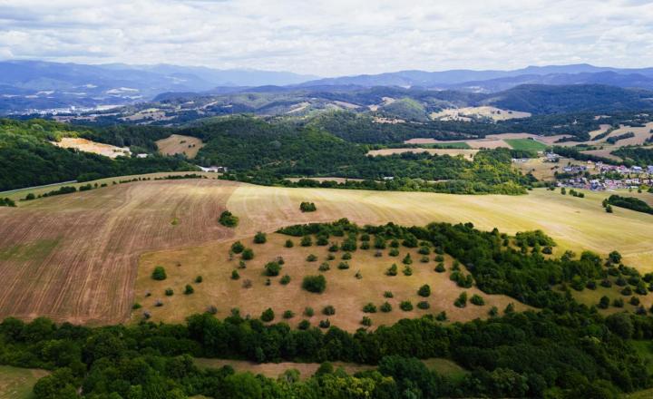 INVESTIČNÁ PRÍLEŽITOSŤ | Pozemok 65 780 m² pri Banskej Bystrici – Horná Mičiná - fotografia 2