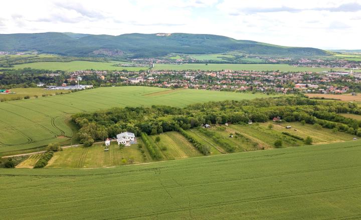 PREDAJ | Slnečný pozemok 1404 m² – Topoľčianky, okres Zlaté Moravce - fotografia 6