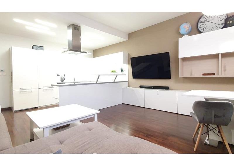 PREDANÉ - Na predaj priestranný 2i byt v centre mesta BB - 69,29 m²